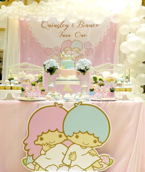 This Little Twin Star 1st Birthday Party is so so cute! What a pretty dessert table!! See more party ideas and share yours at CatchMyParty.com #desserttable #1stbirthday Little Star Twins, Star Birthday Party Ideas, Sanrio Party, Star Twins, Unique Party Themes, Twin Birthday Parties, Star Birthday Party, 1st Birthday Party For Girls, Star Birthday