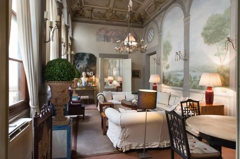 Private Apartment in Florence | HomeAdore English Style Decor, Maximalism Interior, Florence Apartment, Italian Interior, Chic Interior Design, Mansions Luxury, Romantic Homes, Tuscan Style, Beautiful Apartments