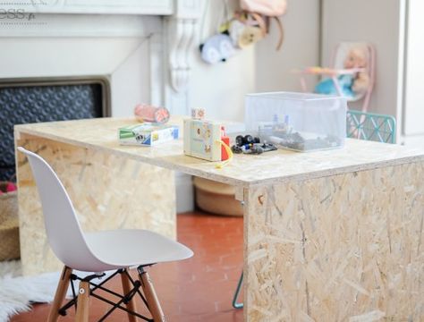 bureau chambre enfant osb Diy Bureau, Osb Furniture, Osb Plywood, Osb Wood, Osb Board, Table Ikea, Pc Desk, Carpentry Diy, Office Desks