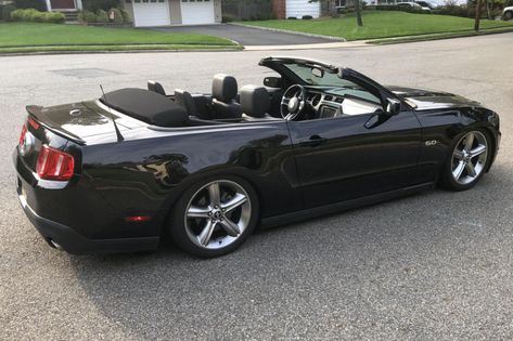 All Mustang Models, Mustang Cars Convertible, Cool Convertible Cars, Black Convertible Mustang, 2010 Mustang Convertible, Convertible Sports Cars, Black Convertible Car Aesthetic, Mustang Convertible 2020, Convertible Mustang Aesthetic