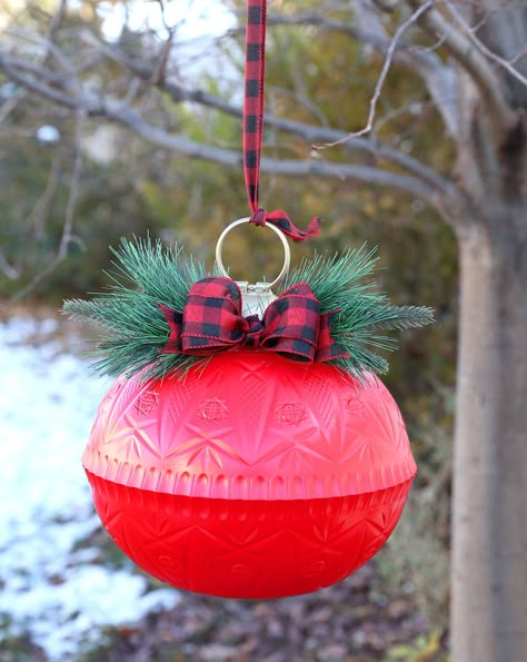 DIY giant Christmas ornament hanging in a tree. Large Outdoor Christmas Ornaments Porch, Diy Outdoor Giant Christmas Ornaments, Christmas Light Balls Outside Diy, Diy Large Ornament Balls Outdoor, Christmas Spheres Diy Ornaments, Oversized Yard Ornaments Diy, How To Make Large Ornament Balls, Outside Ornaments Diy, Large Ornaments Outside Diy