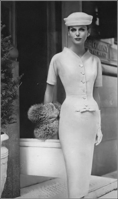 Anne St. Marie in city-sheath, mildly-waisted and softened with a bow and buttons of beige basket-weave wool by Rembrandt, hat by Sally Victor, photo by Clifford Coffin, Vogue, January 1956 Styling Brooches, Vintage Headwear, Vintage Editorials, 1950 Fashion, Vintage Suit, Dior Collection, 20th Century Fashion, Look Retro, Fashion 1950s