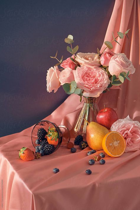 데이비드 호크니, Still Life Pictures, Flowers And Fruit, Soya Mumu, Life Drawing Reference, Still Life Flowers, Still Life Fruit, Still Life Photos, Photographie Inspo