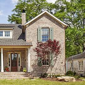 Edgewood Court/Stern Home Southern Living Exterior, Living Exterior, Best Exterior House Paint, Exterior Paint Color Combinations, Screened Porch Designs, Best Exterior Paint, Clad Home, Southern Living House Plans, House Of Turquoise