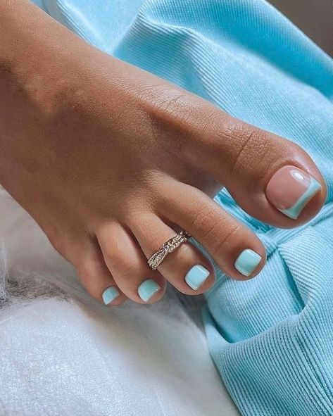 Neon Blue Nails, Beach Toe Nails, Blue Toe Nails, Toes Nails, Nails Short Square, Pedicure Designs Toenails, French Pedicure, Pedicure Colors, Gel Toe Nails