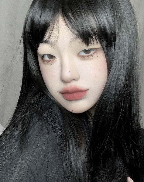 Monolid Makeup, Doll Eye Makeup, Face Sketch, Poses References, Uzzlang Girl, Kpop Entertainment, Doll Eyes, Asian Makeup