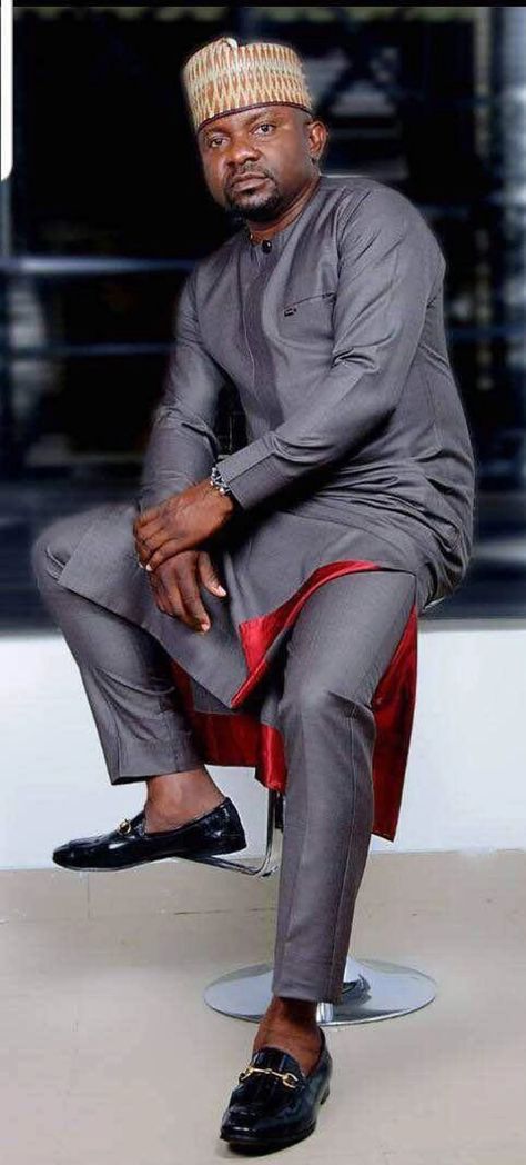 This Simple and classy will fit into any occasion or gathering like magic. Easy and comfortable. Its made with the concept of portraying African culture, talents and African prints....Its specially made for you to standout among crowds, You have to try one on to know how it really feels like .... Suit Groomsmen, Agbada Design, Mens Traditional Wear, Groom's Suit, Costume Africain, African Suit, Nigerian Men Fashion, African Wear Styles For Men, African Attire For Men