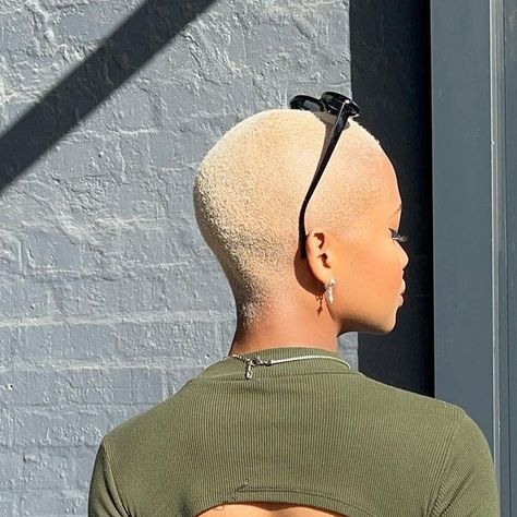 Black Women Blonde Buzzcut, Black Buzzcut Women, Styling Buzzcut, Buzz Cut Women Black, Bald Women Aesthetic, Black Woman Blonde Hair, Buzz Cut Black Women, Shaved Natural Hair, Bald Black Women