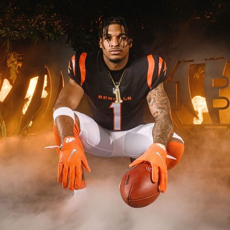 Media Day Photos, Jamar Chase, Football Media Day, Cincinatti Bengals, Jamarr Chase, Bengals Cheerleaders, Joe Borrow, Nfl Wallpaper, Football Drip