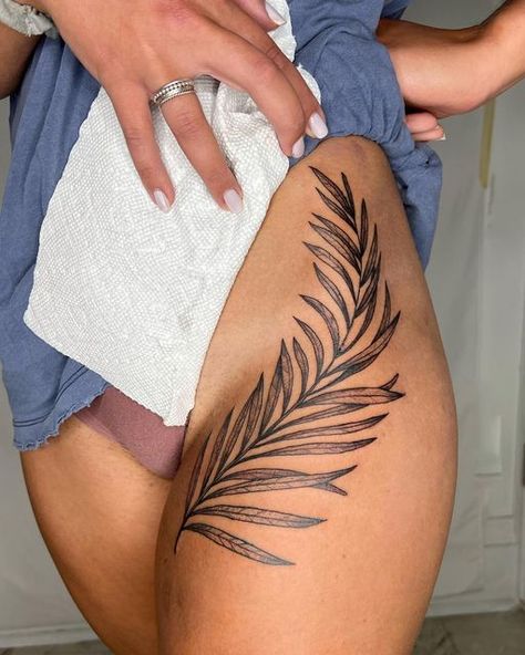 Hip Fern Tattoo, Fern Tattoo Thigh, Fern Tattoo Hip, Botanical Thigh Tattoo, Fern Hip Tattoo, Fern Leaf Tattoo, Teeny Tattoos, Tattoo Composition, Inner Thigh Tattoos