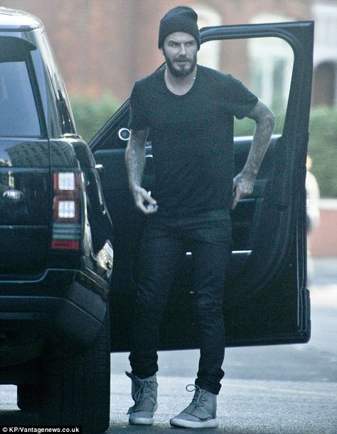 King // #goals Yeezy 750 Outfit, Yeezy Trainers, Adidas Yeezy 750 Boost, Yeezy Boost 750, Yeezy 750, David Beckham Style, Brooklyn Beckham, Family Fashion, David Beckham