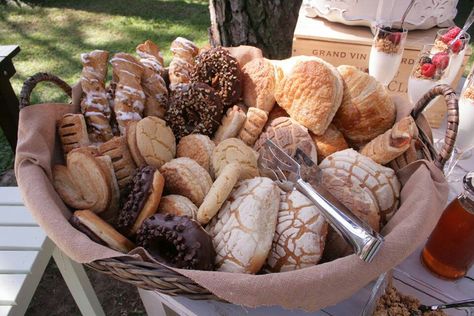 Mexican Dessert Table, Rancho Wedding, Mexican Wedding Decorations, Mexican Inspired Wedding, Mexican Baby Shower, Mexican Themed Weddings, Mexican Bread, Mexican Birthday, Catering Display