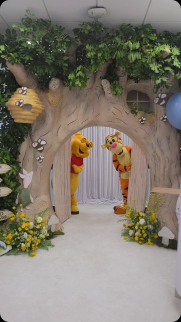 Classic Pooh Birthday Party, Winnie The Pooh Trunk Or Treat, Winnie The Pooh Decorations, Bday Decor, Door Backdrops, Candy Birthday Cakes, Candy Birthday, Pooh Birthday, Winnie The Pooh Baby Shower