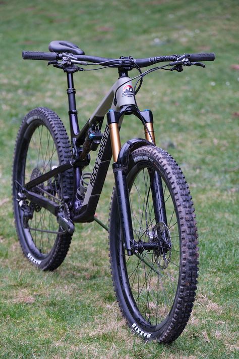 Rocky Mountain Bikes Mtb, Bicycle Pictures, Sepeda Fixie, Mountain Bikes For Sale, Rock Cycle, Bicycle Mountain, Downhill Bike, Bicycle Mountain Bike, Bike Ideas