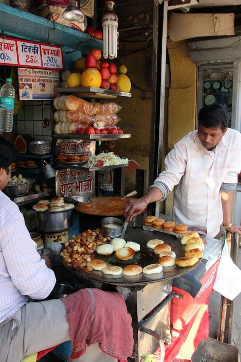 Hira Lal Chaat Wala - the place to get kulle chaat Delhi Street Food, Delhi Street, World Street Food, Desi Street Food, Aloo Tikki, Desi Vibes, Travel Influencer, Street Food Market, Asian Street Food