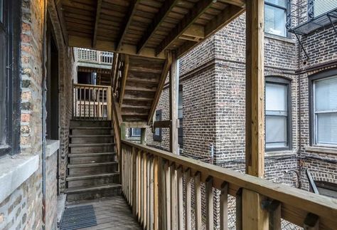 The 25 Most Popular Apartments in Chicago: Elaine Place Apartments | Apartment Guide Chicago Apartment Aesthetic, Chicago Interiors, Apartment Guide, Chicago Apartment, Chicago Neighborhoods, Flat Interior, Apartment Aesthetic, Chicago City, Apartment Complexes