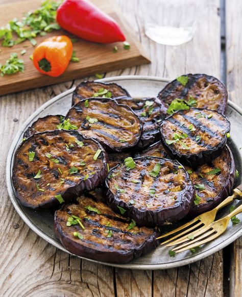 Balsamic Marinated Grilled Eggplant Grilled Eggplant Recipes, Vegan Grill, Pizza Vegetarian, Pasta Vegetariana, Eggplant Dishes, Grilled Eggplant, Grilled Veggies, Grilled Steak, Eggplant Recipes