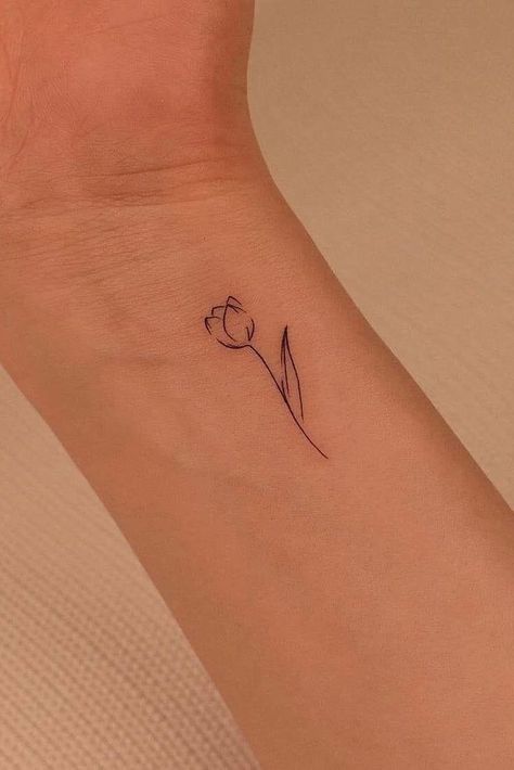 Tattoo Ideas Four People, Tiny Tatoos Arms Women, Tulip Tattoos Small, Cute Simple Forearm Tattoos, Tulip Tattoo On Hand, Small Tattoos To Get With Your Mom, Minimalist Tattoo For Lost Loved Ones, Minimal Wrist Tattoos For Women, Really Simple Tattoos