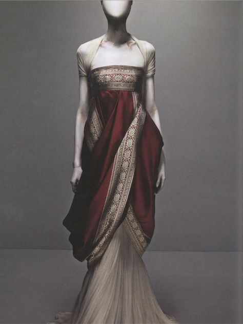 Alexander McQueen’s Sari Dress from Fall 2008 collection. ( He will be missed... ) Gaun Abad Pertengahan, Empress Josephine, Savage Beauty, Rocker Girl, Sari Dress, Chique Outfits, Vestidos Vintage, Empire Style, Royal Red