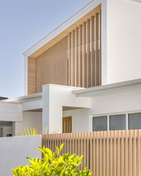 Knotwood Australia on Instagram: “This bright, coastal duplex showcases some clever ways our profiles can be incorporated into a facade! Norwegian Beech battens and cladding…” Coastal Facade Australia, Coastal House Exterior Australia, Modern Coastal Facade, Knotwood Cladding, Batten Facade, Coastal Facade, Coastal Exterior, Timber Battens, House Fence Design