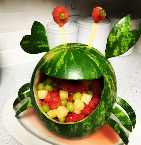 Turtle Watermelon Carving, Under The Sea Watermelon, Birthday Watermelon Carving, Under The Sea Fruit Platter, Crab Themed Food, Ocean Theme Fruit Platter, Crab Theme Birthday Party, Mermaid Fruit Ideas, Fruit Sea Animals