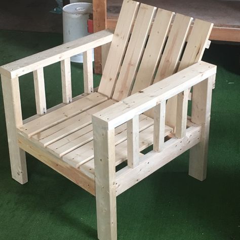 Kursi Outdoor, Balcony Chairs, Diy Outdoor Furniture Plans, Wooden Pallet Furniture, Hemma Diy, Storage Sheds, Wooden Sheds, Outdoor Furniture Plans, Diy Garden Furniture