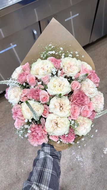 Pretty Flowers Pictures, Carnation Bouquet, Flower Boquet, Pink Flower Bouquet, Birthday Flowers Bouquet, Luxury Flower Bouquets, Boquette Flowers, Flowers Bouquet Gift, Carnation Flower