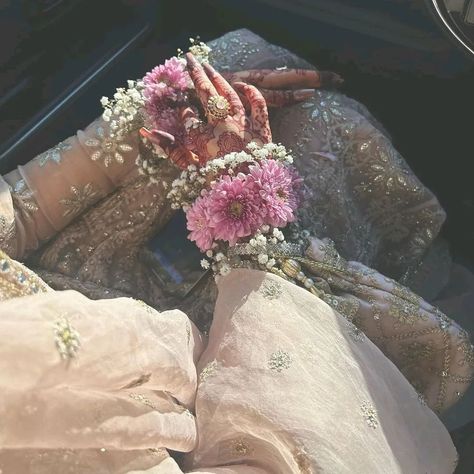 Pink Indian Aesthetic, Aesthetic Desi Wedding, Desi Wedding Aesthetic, Floral Therapy, Desi Pinterest, Desi Jewellery, Trending Summer Nails, South Asian Aesthetic, Jewellery Bangles