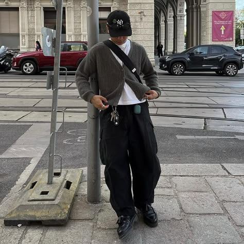 Cargo And Cardigan Outfit, Grey Cargo Outfit Men, Mens Cardigan Outfit Streetwear, Baggy Cardigan Outfit, Cargo Pants Outfit Men Streetwear, Black Baggy Pants Outfit, Cargo Outfit Men, Baggy Cargo Pants Outfit, Grey Cardigan Outfit