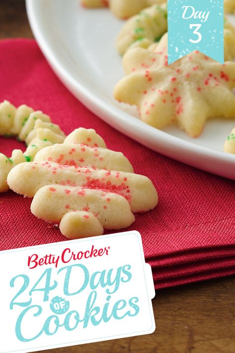 Three cheers for these classic, buttery Christmas cookies that are uber-easy to decorate with the help of some holiday sprinkles and colored sugar. They’re downright addictive, but that’s OK because each batch makes 72 cookies. These are a must-make for cookie exchanges and parties! Spritz Cookies Betty Crocker, Betty Crocker Spritz Cookie Recipe, Betty Crocker Christmas Cookies, Classic Spritz Cookies, Press Cookies, Cookie Press Recipes, Spritz Cookie, Buttery Cookie, Spritz Cookie Recipe