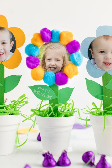 Craft Mothers Day, Mothers Day Crafts Preschool, Mothers Day Flower Pot, Pot Craft, Easy Mother's Day Crafts, Diy Mother's Day Crafts, Mother's Day Projects, Mother's Day Activities, Preschool Craft