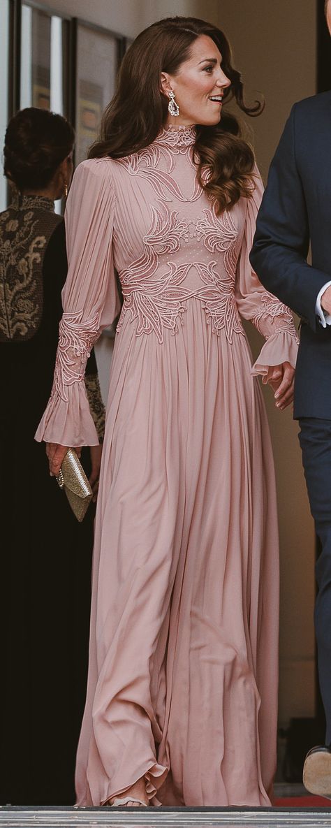 Kate Middleton Style Outfits, Catherine Princess Of Wales, Düşes Kate, Jenny Packham Dresses, Kate Middleton Dress, Kate Middleton Outfits, Pink Gown, Princess Kate Middleton, Middleton Style