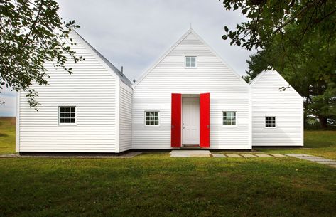 Hugh Newell Jacobsen, Nantucket House, Building Types, Barn House Design, High Rise Apartments, Beach Cabin, Farm House Colors, Highland Homes, Guest Cottage