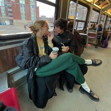 ᕙ༼*◕_◕*༽ ♥ ʟɪɴᴅsᴀʏ ᴠʀᴄᴋᴏᴠɴɪᴋ (@linmick) posted on Instagram: “Wat if we kissed on the toronto transit commission 😳” • Dec 26, 2019 at 7:46pm UTC Tweet Cute, The Love Club, Stil Inspiration, Different Hairstyles, New Year Celebration, Teenage Dream, 가을 ��패션, Couple Aesthetic, Look At You