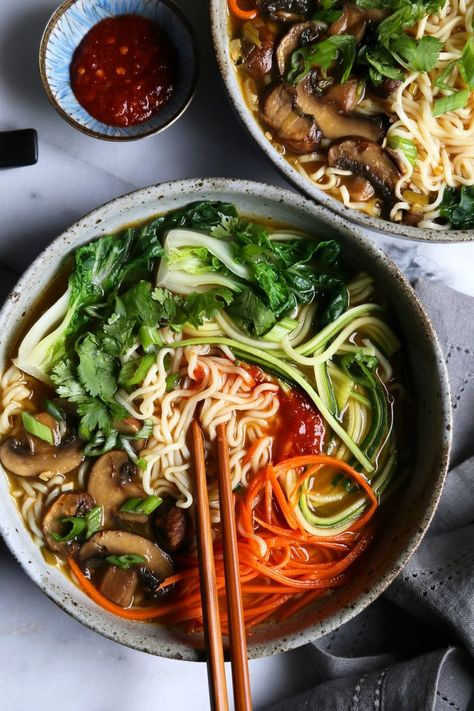 Easy Ramen Noodle Recipes, Ramen Noodle Recipes Soup, Vegetable Ramen, Soup With Vegetables, Vegetable Noodle, Easy Ramen, Cibo Asiatico, Ramen Noodle Soup, Noodle Recipes Easy