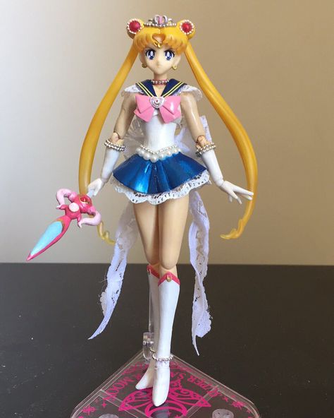 Princess Sailor Moon SHF Custom #sailor #moon #sailormoon #pgsm #prettyguardiansailormoon #prettyguardian #liveaction #live #action… Princess Sailor Moon, Sailor Moon Jewelry, Sailor Moon Super S, Sailor Moon Toys, Sailor Moon Collectibles, Saylor Moon, Sailor Moon Pin, Sailor Moon Cosplay, Princess Serenity