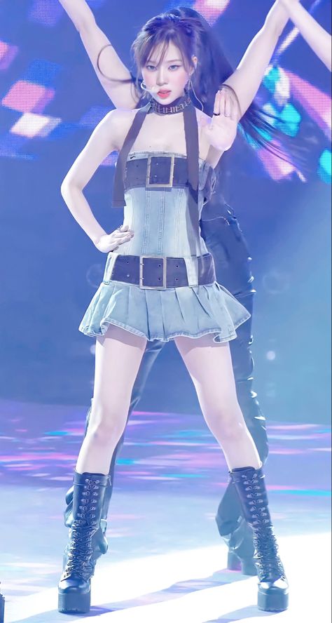 Aespa Spicy Outfit Stage, Winter Spicy Outfit, Winter Aespa Stage Outfit, Aespa Spicy Outfit, Winter Body Aespa, Kpop Aesthetic Outfits, Aespa Outfits Stage, Best Kpop Stage Outfits, Kpop Idol Stage Outfits