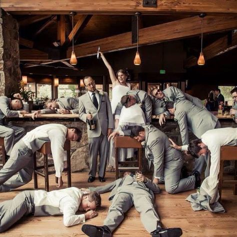 Funny wedding pic Funny Groomsmen Photos, Groomsmen Wedding Photos, Groomsmen Ideas, Funny Wedding Pictures, Groomsmen Photos, Funny Wedding Photos, Groomsmen Wedding, Wedding Picture Poses, Wedding Photography Bride