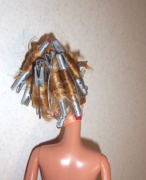 Barbie Haircut, Doll Hair Repair, Fix Doll Hair, Barbie Doll Hairstyles, Barbie Styling Head, Old Barbie, Old Barbie Dolls, Hair Styling Ideas, House Barbie