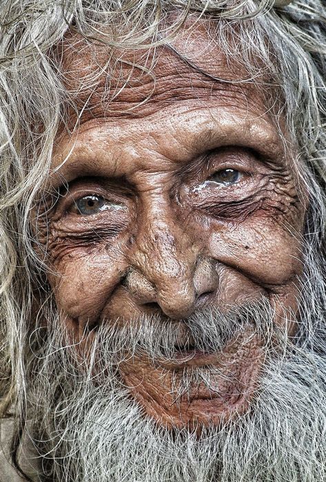 Travelers share photos of the people they've met around the world Old Faces, Human Face, Many Faces, World Cultures, People Of The World, Interesting Faces, Share Photos, Happy People, Old Man