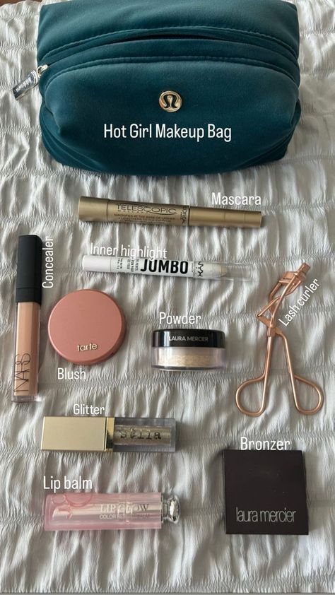 Natural Makeup Supplies, Whats In My Makeup Bag Minimalist, Whats In My Makeup Bag For School, What Is In My Makeup Bag, Make Up Essentials 2023, What To Pack In Your Makeup Bag, What’s On My Makeup Bag, Whats In My Makeup Bag Aesthetic, Makeup Bag School