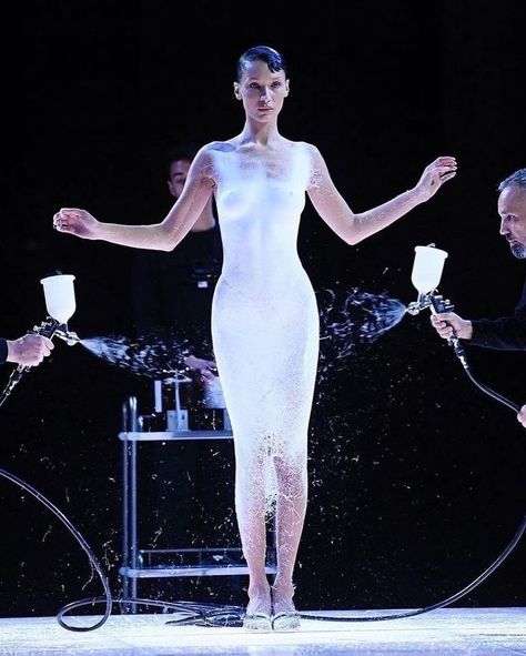 Bella Hadid Has Her Futuristic Coperni Slip Dress Spray-Painted on Live on the Runway during the brand’s spring summer 2023 runway show @coperni @bellahadid #bellahadid#coperni#fashion#runway Bella Hadid Dress, Bella Hadid Runway, Runway Aesthetic, Moda Aesthetic, Shalom Harlow, Bella Hadid Style, Model Aesthetic, Fashion Project, Model Life