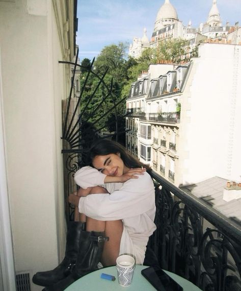 #classicjournals Via // pinterest Paris Core Outfits, Paris Ig Pics, Getty Museum Outfit, Balcony Pictures Instagram, France Instagram Pictures, Paris Inspo Pics, Europe Girl Aesthetic, Paris Pictures Instagram, Paris Photo Ideas Instagram