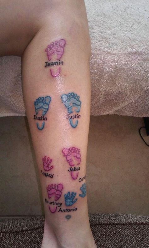 cute idea  kids are foot prints grandkids are hand prints Grandkids Tattoo Ideas Grandchildren, Grandma Tattoo For Grandkids, Grandkids Tattoo Ideas, Grandchildren Tattoos, Grandma Tattoos, Name Tattoos For Moms, S Names, Tattoos With Kids Names