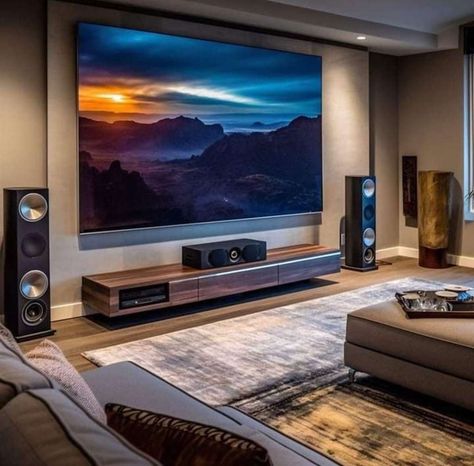 Party Basement, Small Theater Room, Cinema Room Design, Small Theatre Room Ideas, Monitor Gamer, Best Home Theater System, Home Theater Room Design, Home Theater Installation, Theater Room Design