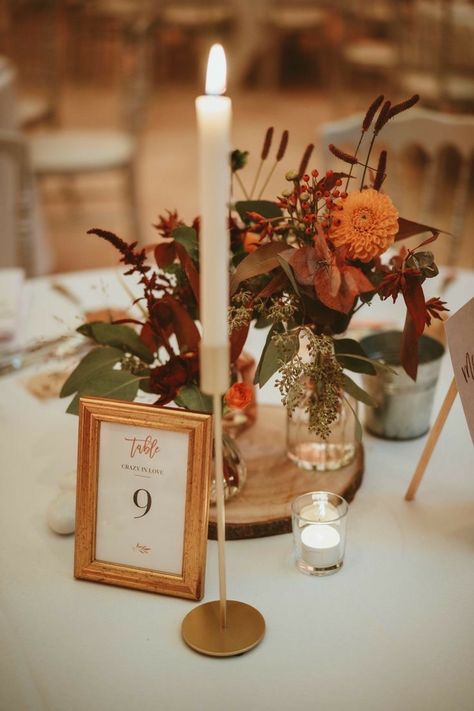 Wedding Amber Glassware, Dusty Fall Wedding Colors, Terracotta And Blue Centerpieces, Sage Green And Rust Wedding Centerpieces, Simple Autumn Centerpieces, Fall Theme Wedding Reception, Sunset Terracotta Wedding Centerpieces, Rust Table Decor Wedding, Dark Fall Wedding Table Settings