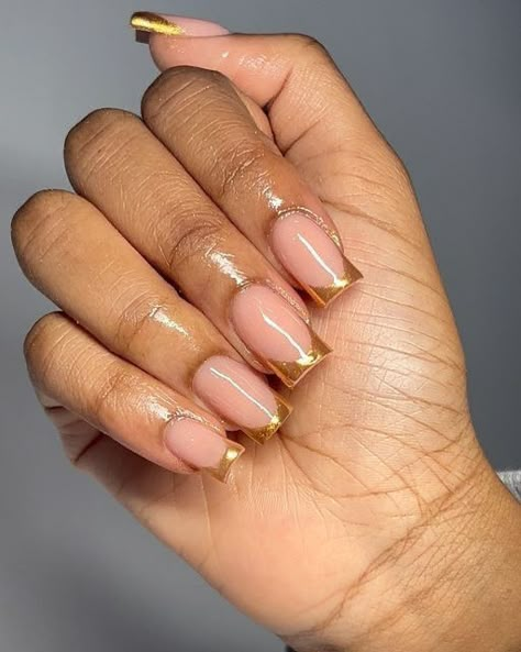 Short Medium French Tip Nails, Gold French Tip Square, Short Acrylic Nails Designs Simple, Nail Colors For Black Women, Gold Nails Short, Short Classy Nails, Gold French Tip, Colors For Black Women, French Tip Nail Designs