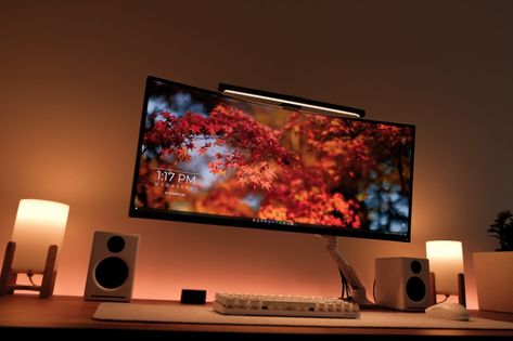 A Guide to an Autumn Setup - Minimal Desk Setups Studio In Casa, Minimal Desk Setup, Phillips Hue, White Bedrooms, Minimal Desk, Minimalist Home Office, Ikea Lamp, Desk Setups, Home Studio Setup