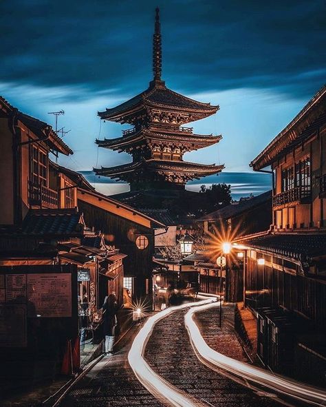 Reposting @illusionheaven: One word for this Amazing photo @slowthemoon ..comment below  #illusionheaven #illusions #art #artproject #artsy #artiseverywhere Kyoto Aesthetic, Background Studies, Japan Places, Kyoto Temple, City Aesthetics, Environment References, Japan Travel Destinations, Beautiful Places In Japan, Japanese Pagoda