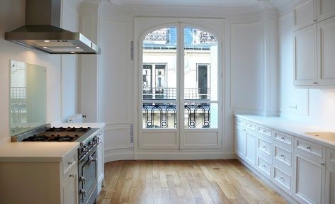 Parisian Apartment Decor, Parisian Kitchen, Paris Kitchen, French Apartment, My French Country Home, French Country Kitchens, Paris Home, Parisian Apartment, Paris Apartments